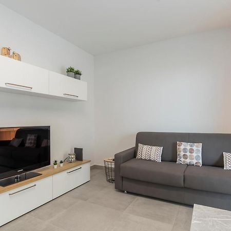 Апартаменты Joivy Calm Flat With Balcony Перо Экстерьер фото